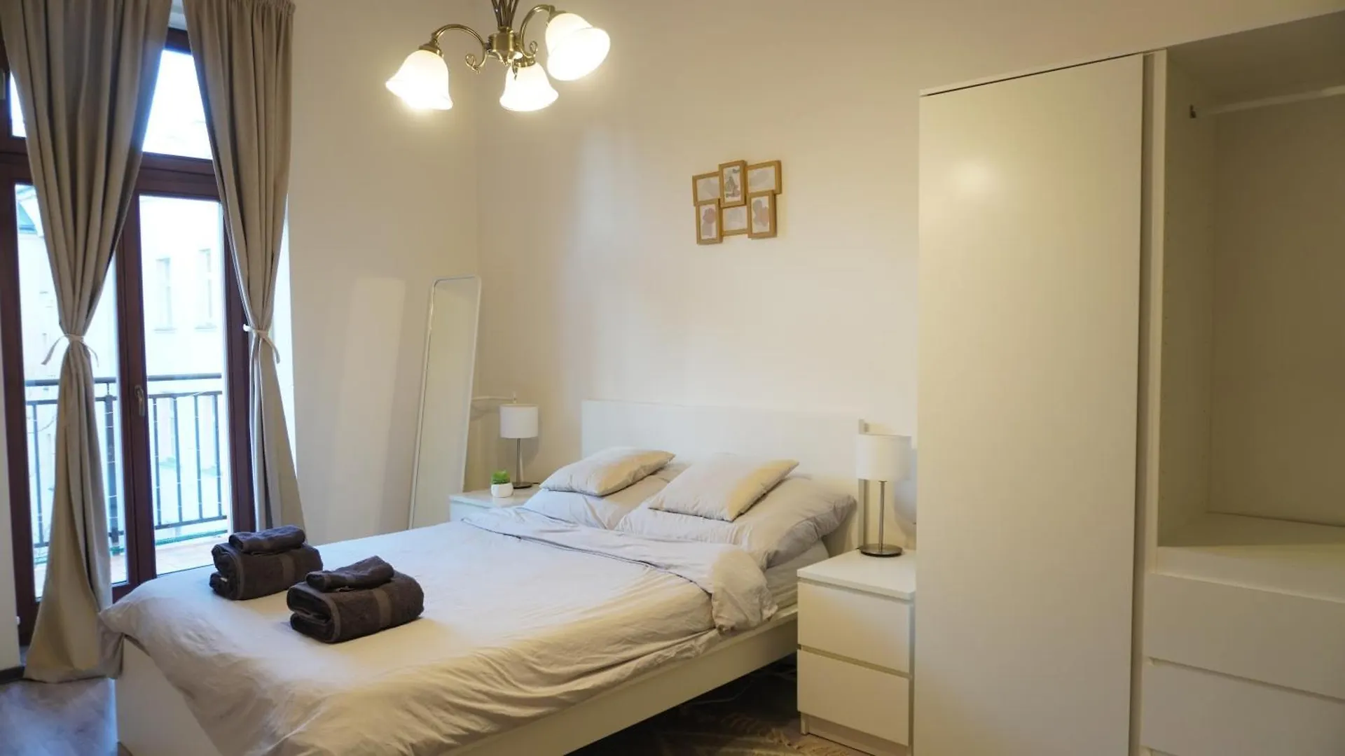 Flat With Balcony And Garage Apartment Prague