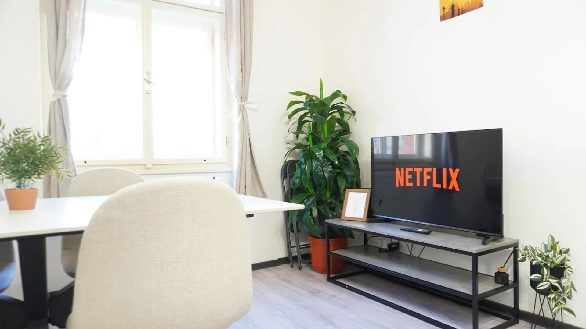 Flat With Balcony And Garage Apartment Prague